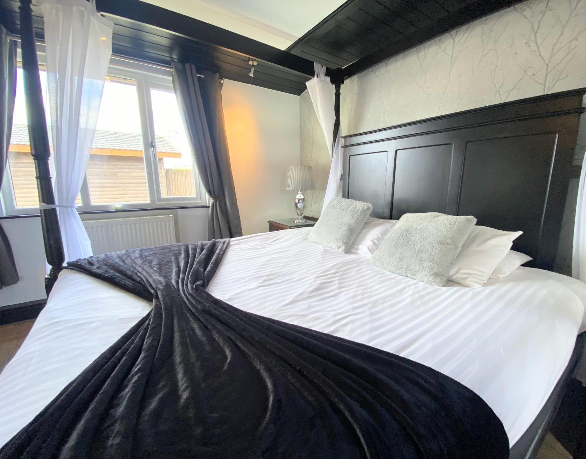 Ochil 9 With Private Hot Tub - Fife - Loch Leven - Lomond Hills - Pet Friendly Villa Kelty Buitenkant foto