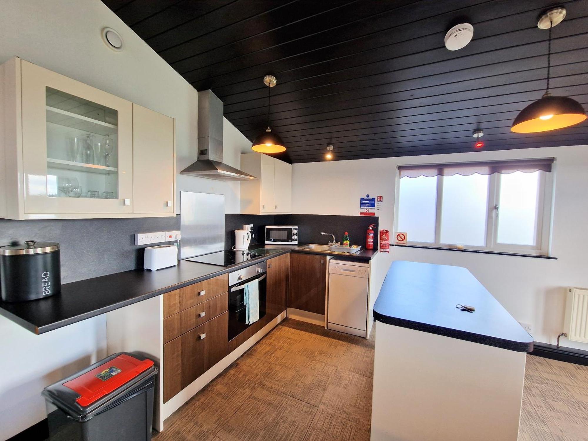 Ochil 9 With Private Hot Tub - Fife - Loch Leven - Lomond Hills - Pet Friendly Villa Kelty Buitenkant foto